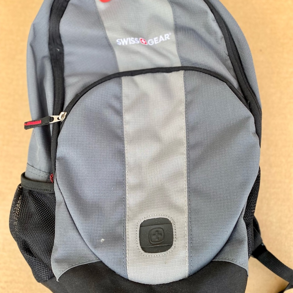 swiss gear . hydration pack . back pack